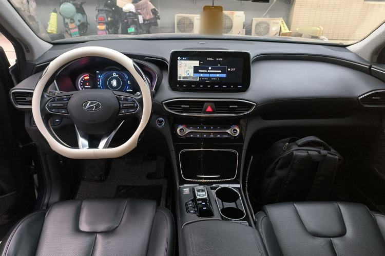 Used Hyundai Santa Fe 2019 380 TGDi DLX Automatic 2WD Prestige Edition China VI Standard Center Console
