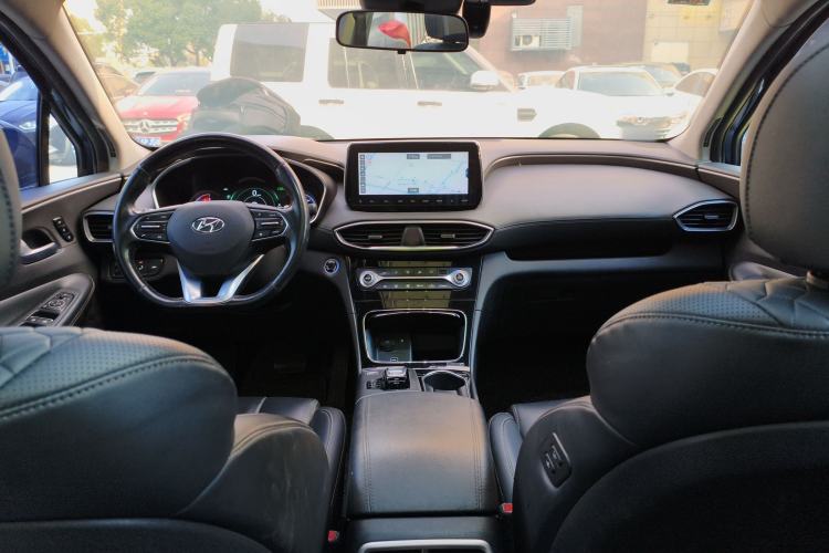 Used Hyundai Santa Fe 2019 380 TGDi TOP Automatic All-Wheel Drive Flagship (HTRAC) – China VI Standard Center Console