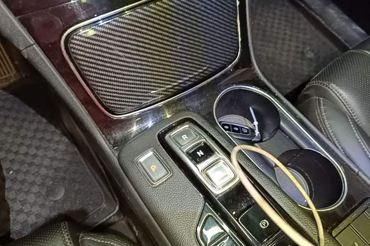 Used Hyundai Santa Fe 2019 380 TGDi DLX Automatic Two-Wheel Drive Prestige Plus Version China VI Standard Gear Lever