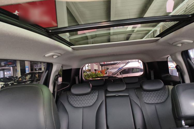 Used Hyundai Santa Fe 2019 380 TGDi DLX Automatic All-Wheel Drive Prestige PLUS (HTRAC) China VI Headliner