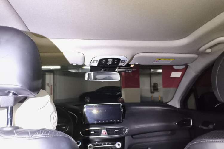 Used Hyundai Santa Fe 2019 380 TGDi DLX Automatic 2WD Prestige Edition China VI Standard Headliner