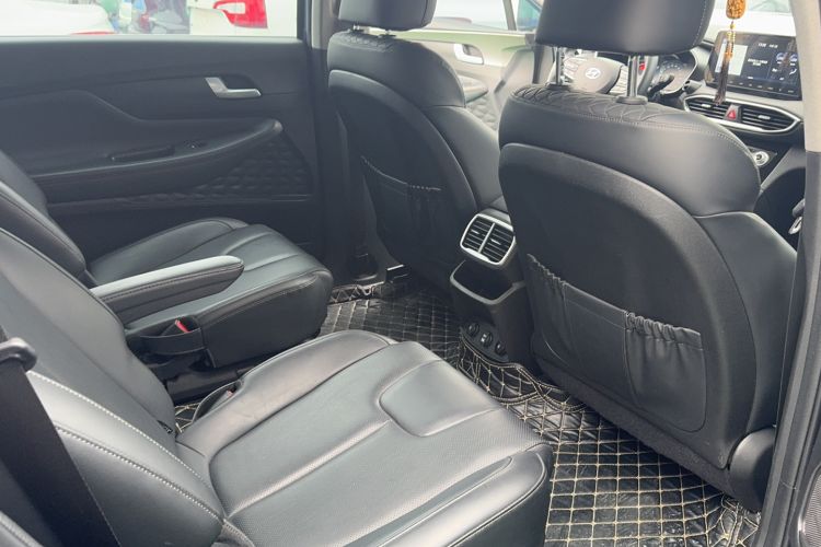 Used Hyundai Santa Fe 2019 380 TGDi GLS Automatic 2WD Luxury Version China VI Standard Interior 3