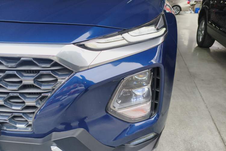 Used Hyundai Santa Fe 2019 380 TGDi DLX Automatic All-Wheel Drive Prestige PLUS (HTRAC) China VI Left Front Headlight