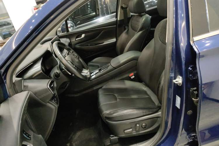 Used Hyundai Santa Fe 2019 380 TGDi DLX Automatic 2WD Prestige Edition China VI Standard Left Front Seat