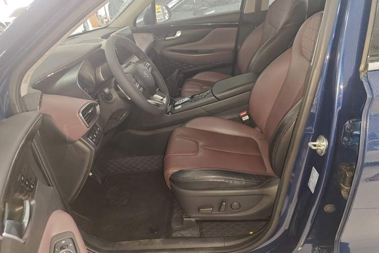 Used Hyundai Santa Fe 2019 380 TGDi DLX Automatic All-Wheel Drive Prestige PLUS (HTRAC) China VI Left Front Seat