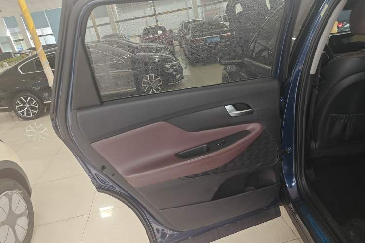 Used Hyundai Santa Fe 2019 380 TGDi DLX Automatic All-Wheel Drive Prestige PLUS (HTRAC) China VI Left Rear Door Interior