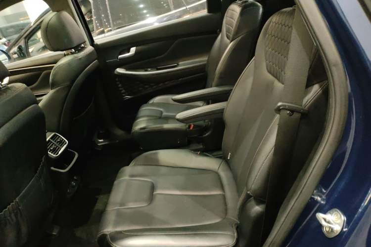 Used Hyundai Santa Fe 2019 380 TGDi DLX Automatic 2WD Prestige Edition China VI Standard Left Rear Seat
