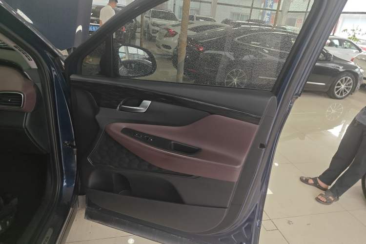 Used Hyundai Santa Fe 2019 380 TGDi DLX Automatic All-Wheel Drive Prestige PLUS (HTRAC) China VI Right Front Door Interior