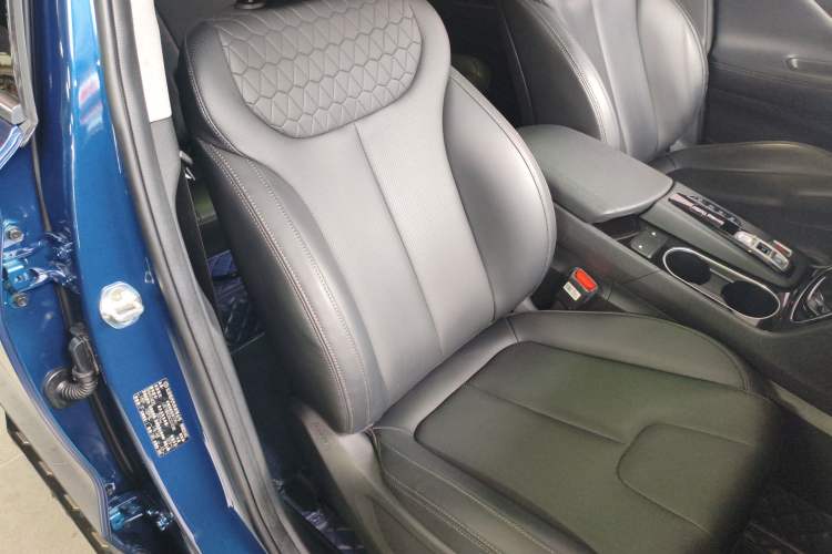 Used Hyundai Santa Fe 2019 380 TGDi DLX Automatic All-Wheel Drive Prestige PLUS (HTRAC) China VI Right Front Seat