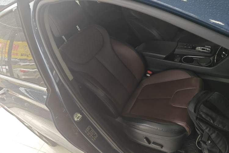 Used Hyundai Santa Fe 2019 380 TGDi DLX Automatic All-Wheel Drive Prestige PLUS (HTRAC) China VI Right Front Seat