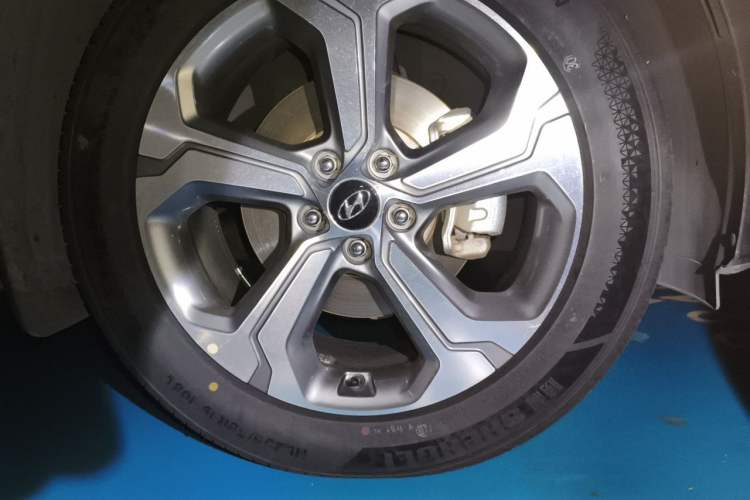 Used Hyundai Santa Fe 2019 380 TGDi DLX Automatic 2WD Prestige Edition China VI Standard Right Front Wheel Hub