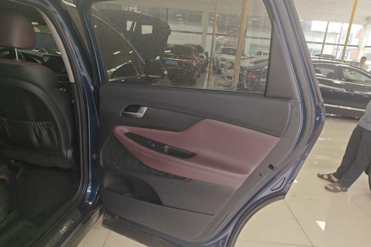 Used Hyundai Santa Fe 2019 380 TGDi DLX Automatic All-Wheel Drive Prestige PLUS (HTRAC) China VI Right Rear Door Interior