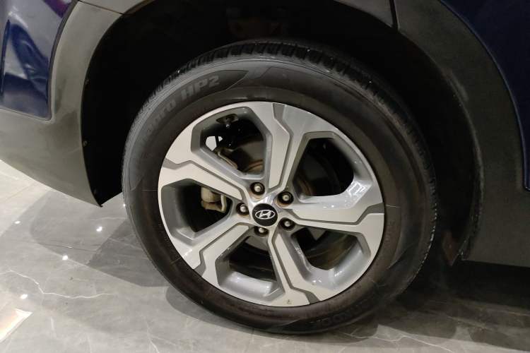 Used Hyundai Santa Fe 2019 380 TGDi DLX Automatic 2WD Prestige Edition China VI Standard Right Rear Wheel Hub