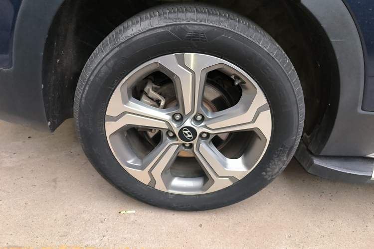 Used Hyundai Santa Fe 2019 380 TGDi DLX Automatic 2WD Prestige Edition China VI Standard Right Rear Wheel Hub