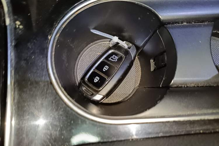 Used Hyundai Santa Fe 2019 380 TGDi DLX Automatic Two-Wheel Drive Prestige Plus Version China VI Standard Vehicle Key