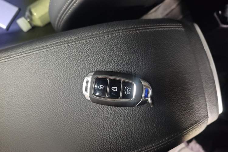 Used Hyundai Santa Fe 2019 380 TGDi GLS Automatic 2WD Luxury Version China VI Standard Vehicle Key