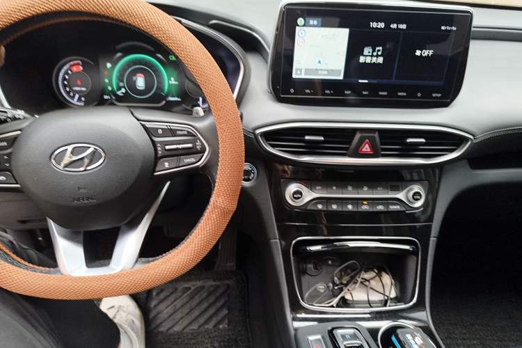 Used Hyundai Santa Fe 2019 380 TGDi DLX Automatic Two-Wheel Drive Prestige Plus Version China VI Standard Center Console