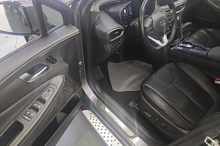 Used Hyundai Santa Fe 2019 380 TGDi TOP Automatic All-Wheel Drive Flagship (HTRAC) – China VI Standard Driver Seat
