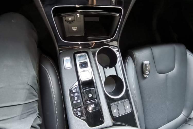 Used Hyundai Santa Fe 2019 380 TGDi DLX Automatic 2WD Prestige Edition China V Emission Standard Gear Lever