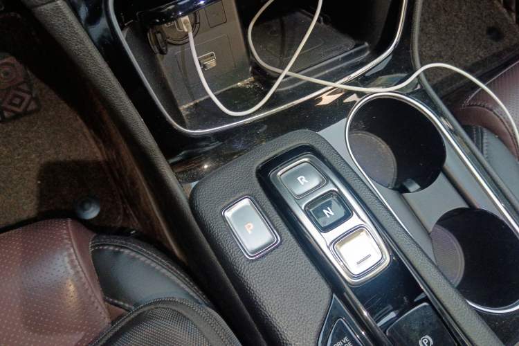 Used Hyundai Santa Fe 2019 380 TGDi TOP Automatic All-Wheel Drive Flagship (HTRAC) – China VI Standard Gear Lever