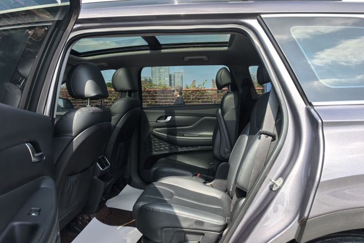 Used Hyundai Santa Fe 2019 380 TGDi DLX Automatic Two-Wheel Drive Prestige Plus Version China VI Standard Interior 4