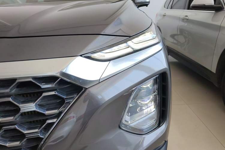Used Hyundai Santa Fe 2019 380 TGDi DLX Automatic All-Wheel Drive Prestige (HTRAC) China VI Left Front Headlight