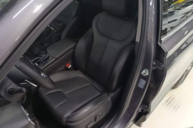 Used Hyundai Santa Fe 2019 380 TGDi TOP Automatic All-Wheel Drive Flagship (HTRAC) China V Standard Left Front Seat