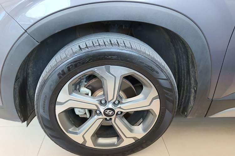 Used Hyundai Santa Fe 2019 380 TGDi DLX Automatic All-Wheel Drive Prestige (HTRAC) China VI Left Front Wheel Hub
