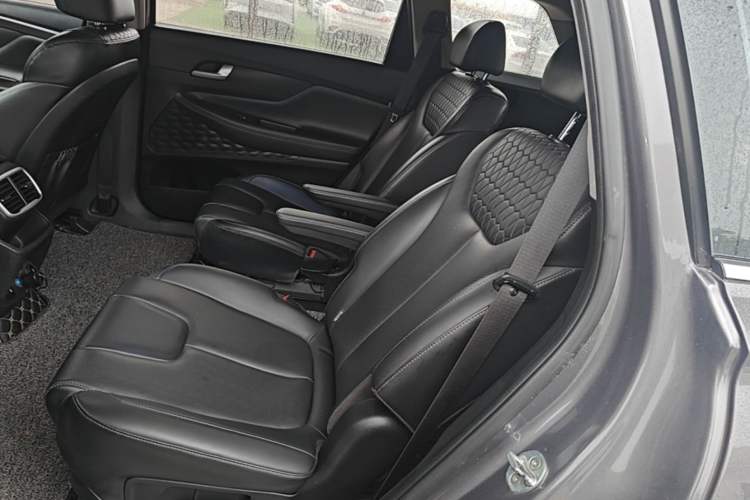 Used Hyundai Santa Fe 2019 380 TGDi GLS Automatic 2WD Luxury Version China VI Standard Left Rear Seat