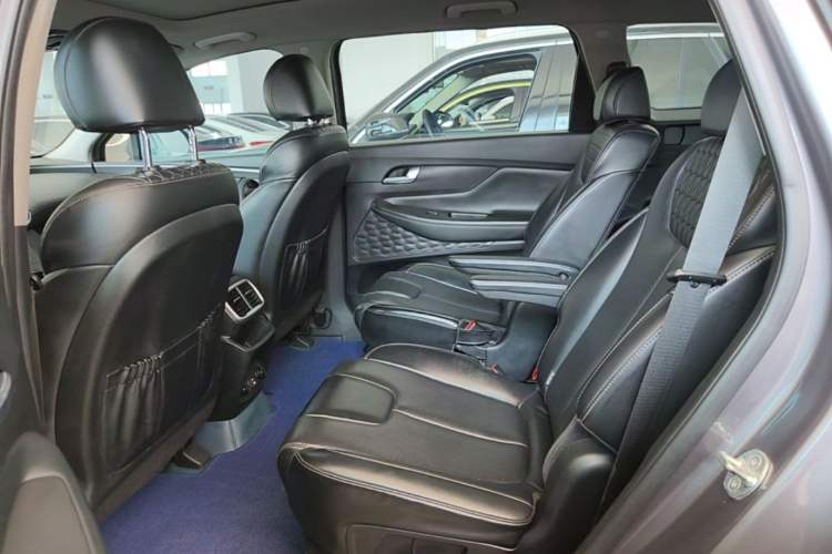 Used Hyundai Santa Fe 2019 380 TGDi DLX Automatic All-Wheel Drive Prestige (HTRAC) China VI Left Rear Seat