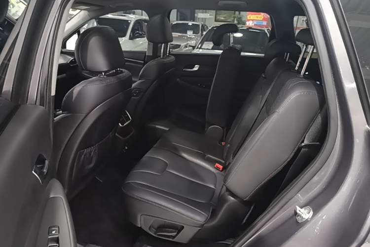 Used Hyundai Santa Fe 2019 380 TGDi TOP Automatic All-Wheel Drive Flagship (HTRAC) China V Standard Left Rear Seat