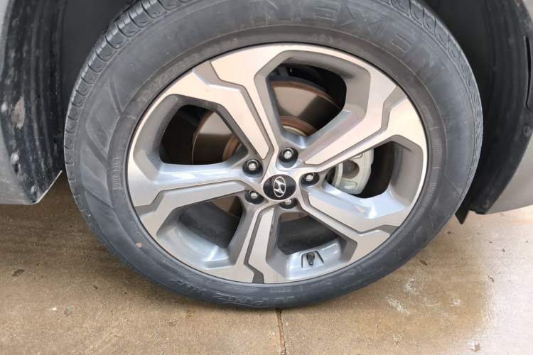 Used Hyundai Santa Fe 2019 380 TGDi DLX Automatic Two-Wheel Drive Prestige Plus Version China VI Standard Right Front Wheel Hub