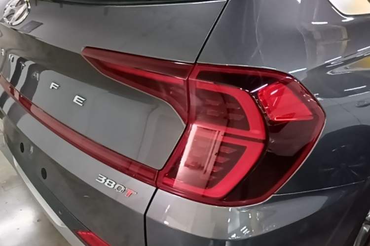 Used Hyundai Santa Fe 2019 380 TGDi TOP Automatic Two-Wheel Drive Flagship Version China VI Standard Right Rear Taillight