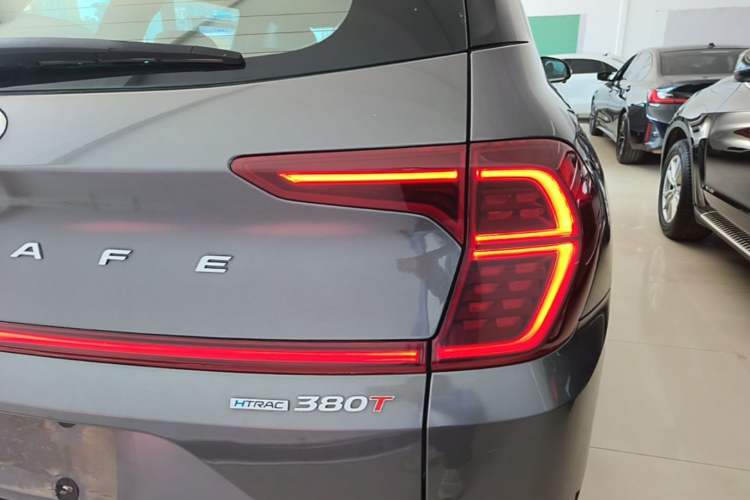 Used Hyundai Santa Fe 2019 380 TGDi DLX Automatic All-Wheel Drive Prestige (HTRAC) China VI Right Rear Taillight