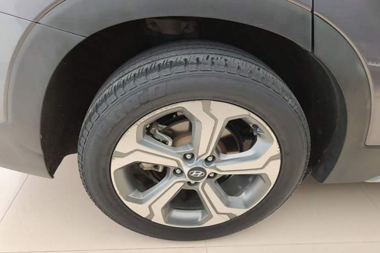 Used Hyundai Santa Fe 2019 380 TGDi DLX Automatic All-Wheel Drive Prestige (HTRAC) China VI Right Rear Wheel Hub