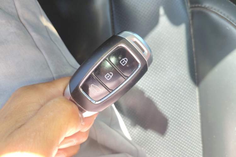 Used Hyundai Santa Fe 2019 380 TGDi DLX Automatic All-Wheel Drive Prestige (HTRAC) China V-standard Vehicle Key