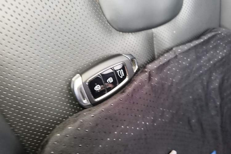 Used Hyundai Santa Fe 2019 380 TGDi DLX Automatic Two-Wheel Drive Prestige Plus Version China VI Standard Vehicle Key