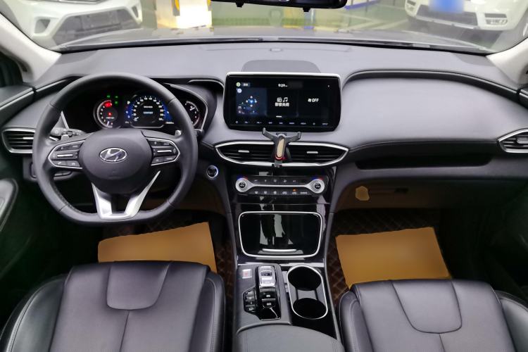 Used Hyundai Santa Fe 2019 380 TGDi GLS Automatic 2WD Luxury Version China VI Standard Center Console