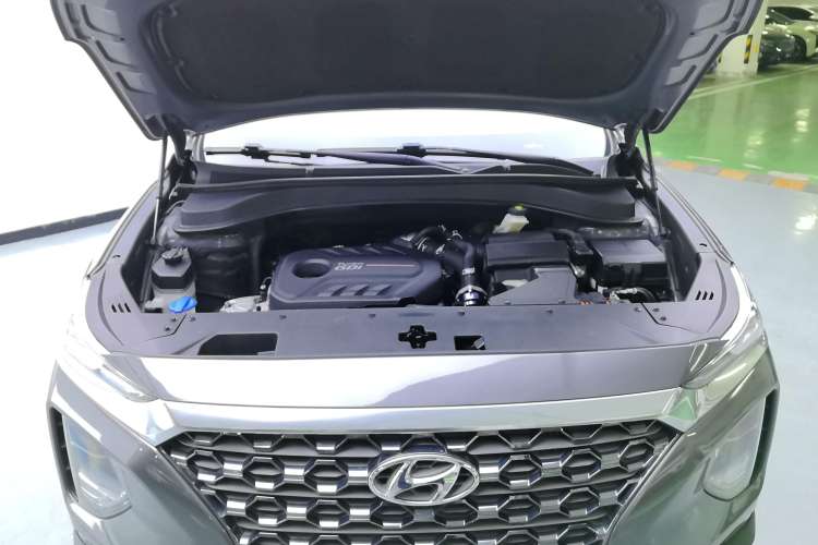 Used Hyundai Santa Fe 2019 380 TGDi GLS Automatic 2WD Luxury Version China VI Standard Engine Bay