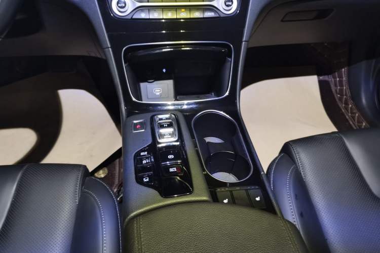 Used Hyundai Santa Fe 2019 380 TGDi DLX Automatic Two-Wheel Drive Prestige Plus Version China VI Standard Gear Lever