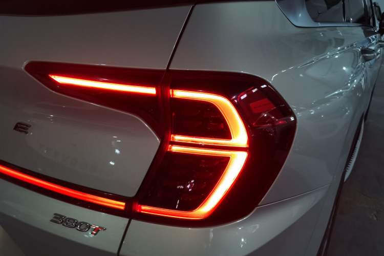 Used Hyundai Santa Fe 2019 380 TGDi DLX Automatic Two-Wheel Drive Prestige Plus Version China VI Standard Right Rear Taillight