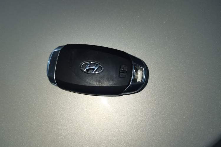 Used Hyundai Santa Fe 2019 380 TGDi DLX Automatic Two-Wheel Drive Prestige Plus Version China VI Standard Vehicle Key
