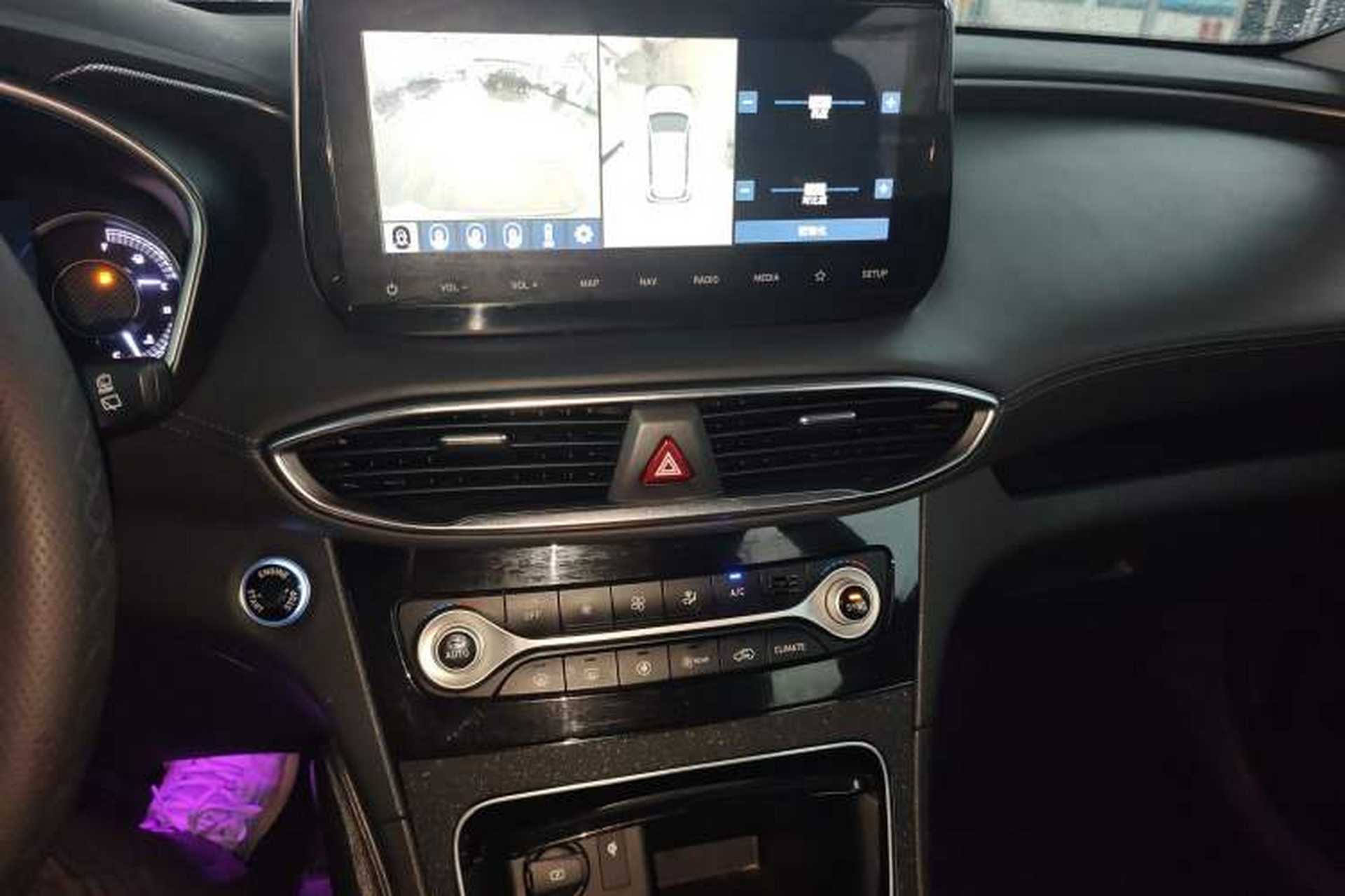 Used Hyundai Santa Fe 2019 380 TGDi TOP Automatic All-Wheel Drive Flagship (HTRAC) – China VI Standard Audio And AC Panel