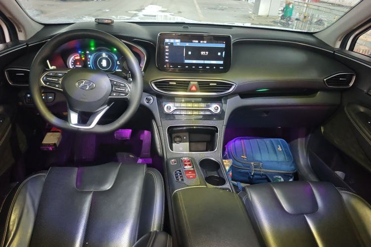 Used Hyundai Santa Fe 2019 380 TGDi TOP Automatic All-Wheel Drive Flagship (HTRAC) – China VI Standard Center Console