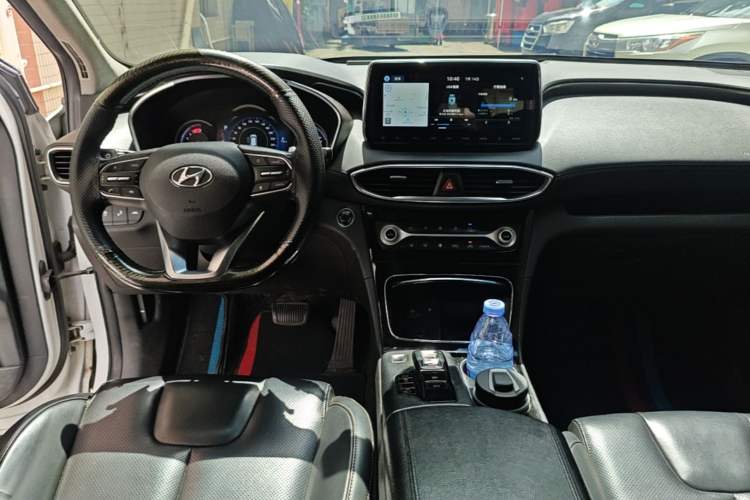 Used Hyundai Santa Fe 2019 380 TGDi DLX Automatic Two-Wheel Drive Prestige Plus Version China VI Standard Center Console