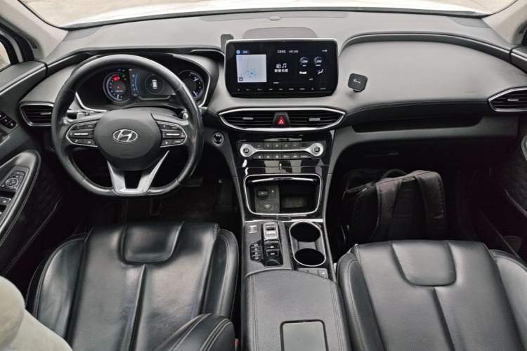 Used Hyundai Santa Fe 2019 380 TGDi TOP Automatic All-Wheel Drive Flagship (HTRAC) – China VI Standard Center Console