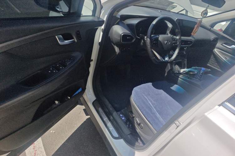 Used Hyundai Santa Fe 2019 380 TGDi DLX Automatic All-Wheel Drive Prestige (HTRAC) China VI Driver Seat