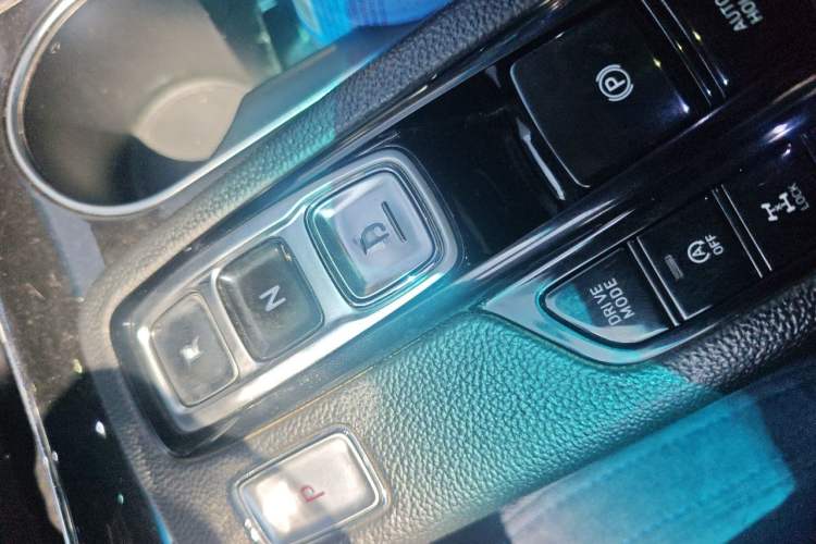 Used Hyundai Santa Fe 2019 380 TGDi DLX Automatic All-Wheel Drive Prestige (HTRAC) China VI Gear Lever
