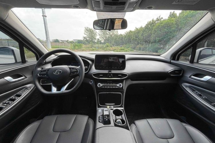 Used Hyundai Santa Fe 2019 380 TGDi GLS Automatic 2WD Luxury Version China VI Standard Interior 1