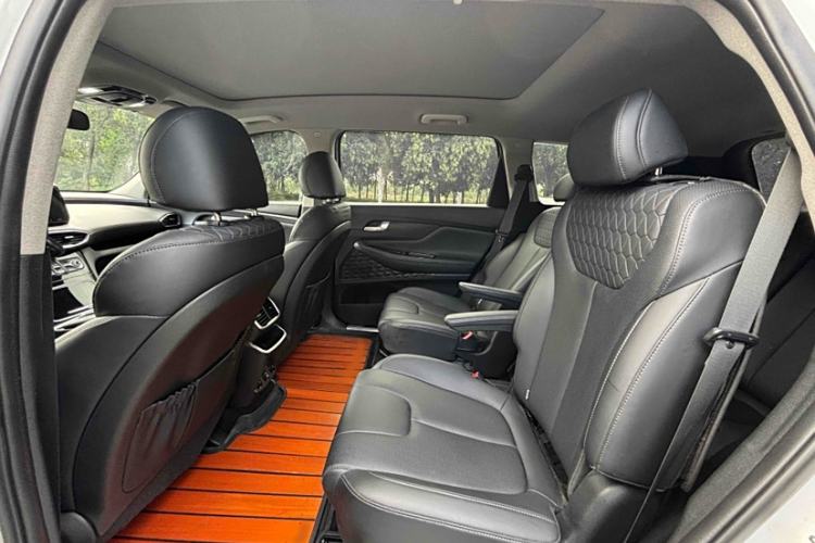 Used Hyundai Santa Fe 2019 380 TGDi GLS Automatic 2WD Luxury Version China VI Standard Interior 3